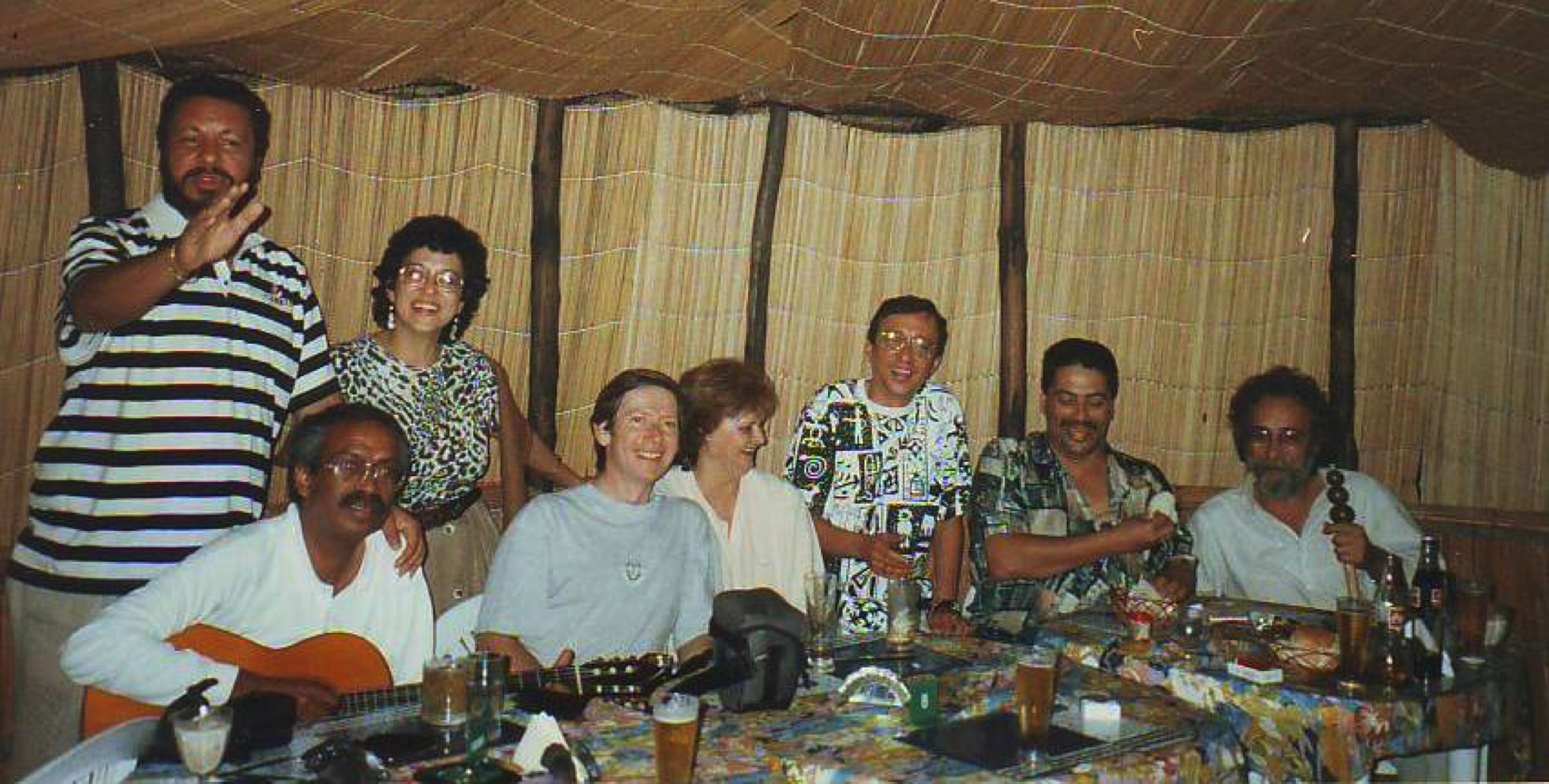 Né Afonso com amigos de Quelimane, em Maputo, depois do seu regresso a Moçambique